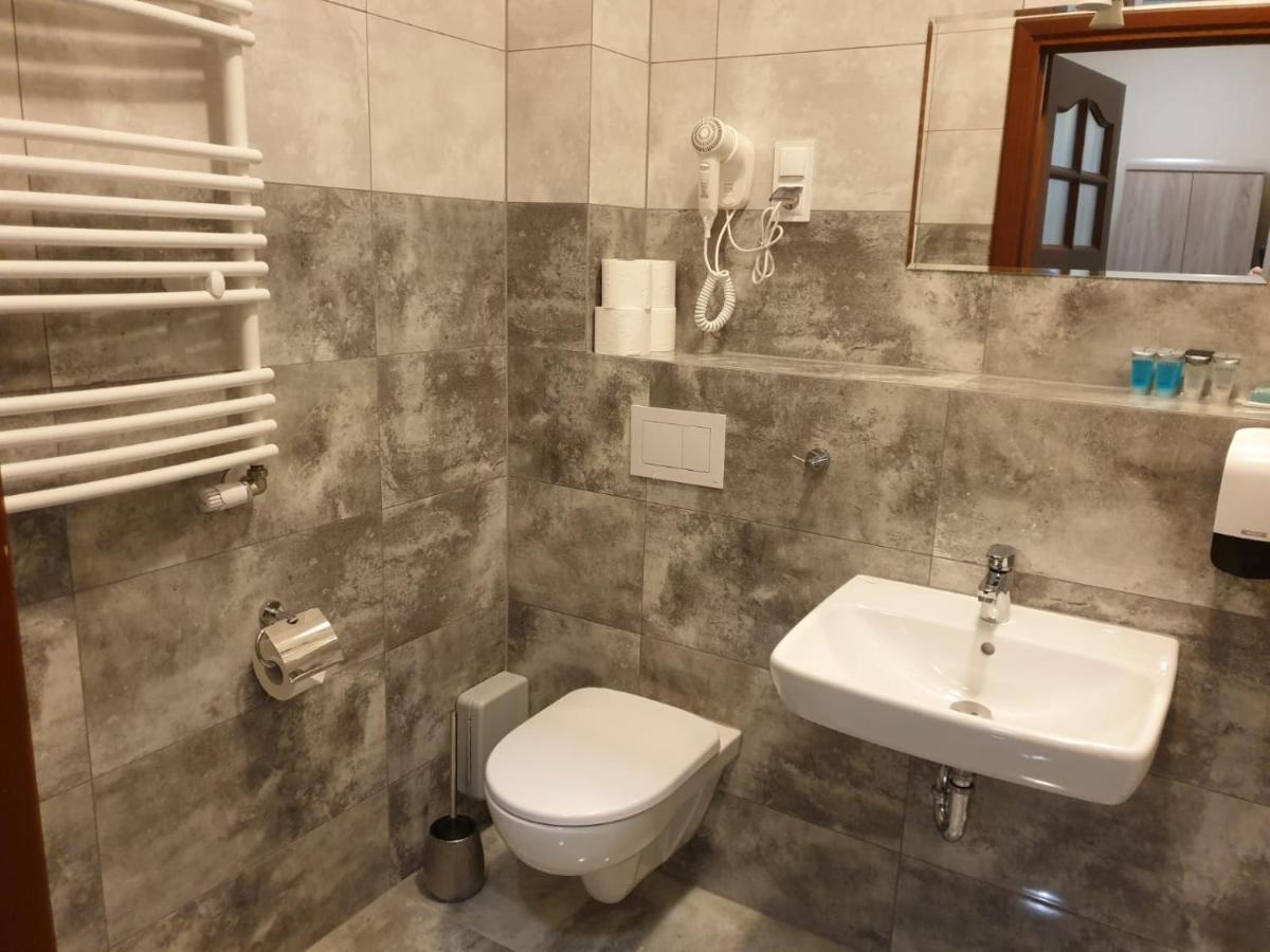 Hotel Mikorzyn Шлесін Екстер'єр фото