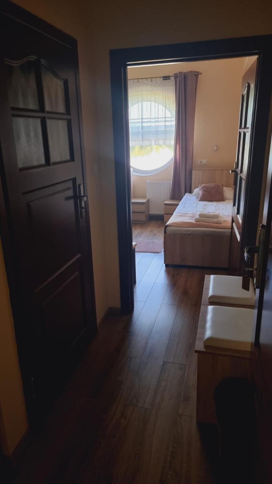 Hotel Mikorzyn Шлесін Екстер'єр фото