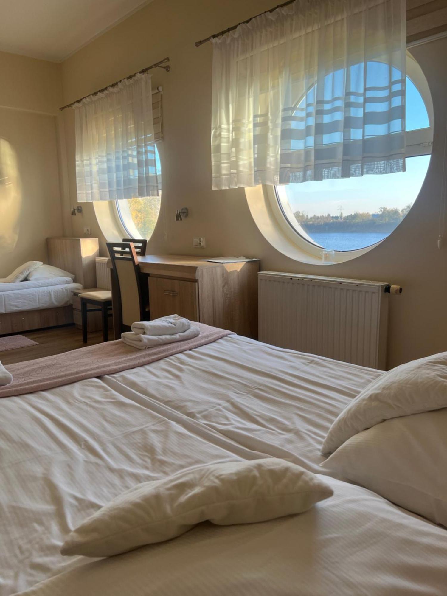 Hotel Mikorzyn Шлесін Екстер'єр фото